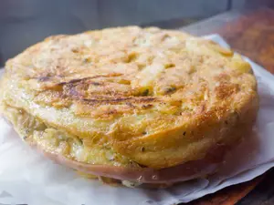Tortilla Rellena Con Jamón Y Muzzarella