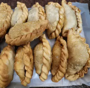 6 EMPANADAS