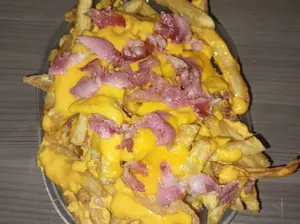Papas fritas c/cheddar,panceta