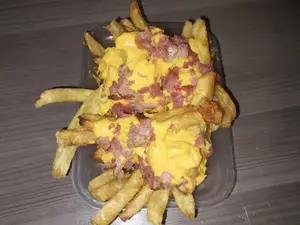 Papas Fritas C/ Cheddar Y Panceta Porcion Chica
