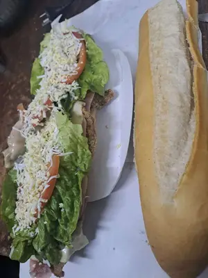 Sandwich Milanesa De Ternera C/ Lenchuga Y Tomate