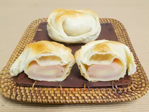 Empanada de jamón y queso