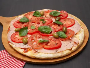 PIzza napolitana con jamón