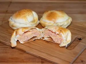 Empanada de jamón y queso
