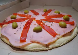 Pizza Con Jamón Y Morrón