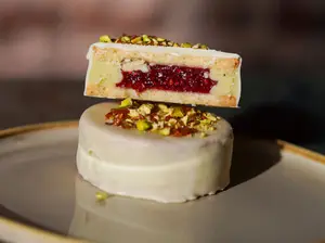 Alfa de pistachos y frambuesa