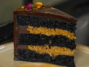 PORCIÓN DE TORTA DUBAI