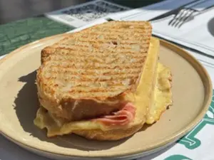 TOSTADO DE JAMON Y QUESO