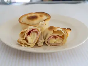 Empanada de jamón y queso