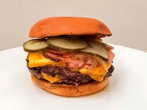 Hamburguesa el bajo + papas