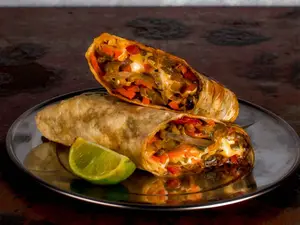 Wrap veggie + papas fritas