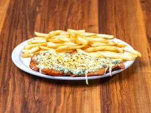 Milanesa de pollo con espinaca gratinada
