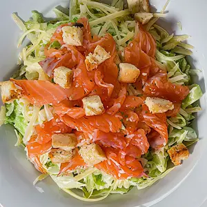 Ensalada cesar salmón ahumado