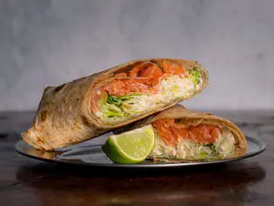Wrap cesar con salmón