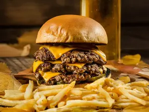 30. triple cheeseburger + papa