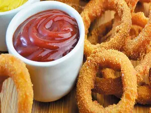 Aros de cebolla+papas+salsa