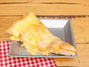 Pizza Con Provoleta