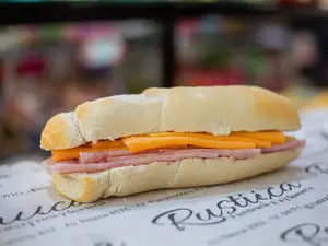 Jamón cocido y cheddar