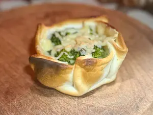 Empanada de brócoli con provo