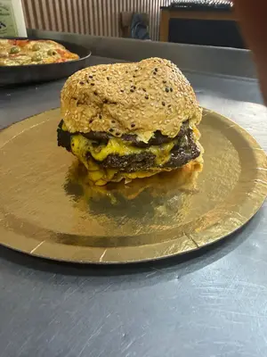 Hamburguesa Triple con cheddar