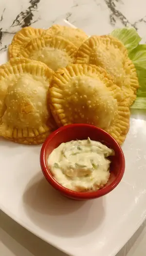6 pasteles surtidos + salsa