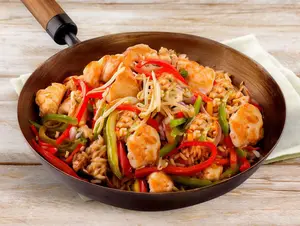Wok oriental de pollo