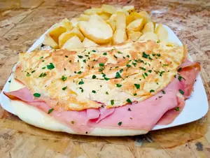 Omelette Con Jamón Y Queso