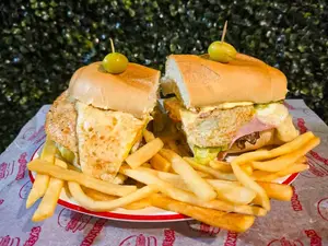 Chivito al pan para compartir