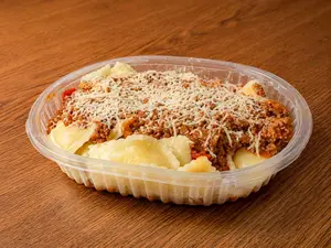 Ravioles con salsa boloñesa