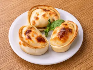 Empanada caprese