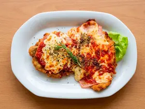 Milanesa de pollo napolitana