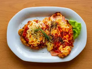 Milanesa de ternera napolitana