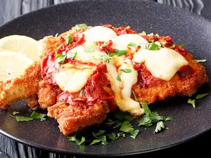 Suprema de pollo napolitana