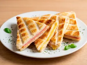 Tostado de miga jamón y queso