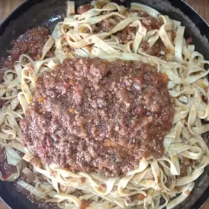 Tallarines con boloñesa