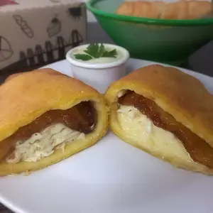 Empanada Tajadas Y Queso