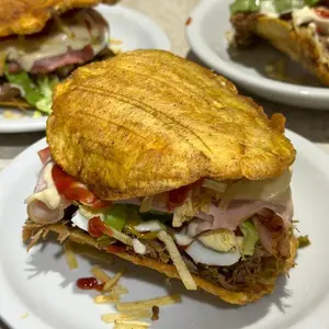 Patacón De Carne Mechada