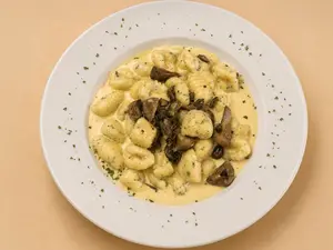 Ñoquis con crema de ciboulette