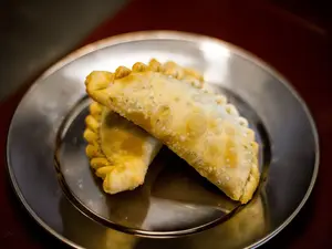2 Empanadas Criollas
