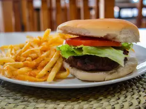 Hamburguesa Completa Con Papas