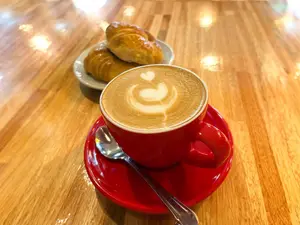 Cafe Con Leche + 2 Medialunas