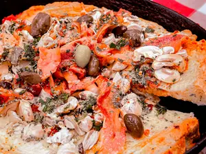 Pizza De Champiñón Y Panceta