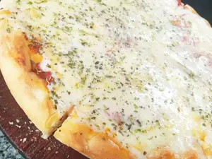 Pizza De Provolone