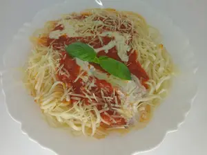 Tallarines con salsa
