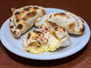 Empanada de jamón y queso