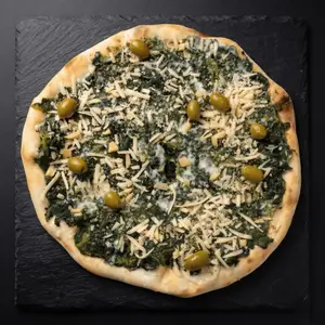 Pizza de espinaca con salsa blanca