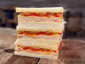 Lomito,queso,berenj, morrón x3