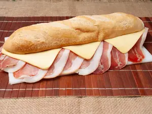 Swd jamón crudo y queso 25cms