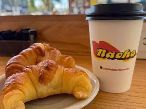 Cafe c/ leche + 2 facturas