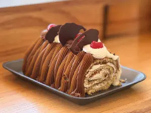 Arrollado de crema y dulce